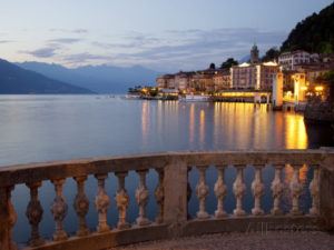 frank-fell-promenade-and-lake-at-dusk-bellagio-lake-como-lombardy-italian-lakes-italy-europe