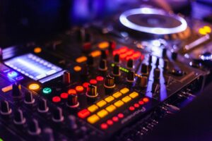 Meet Fluidae: The Female DJs Inspiring Music Lovers Across Sicily