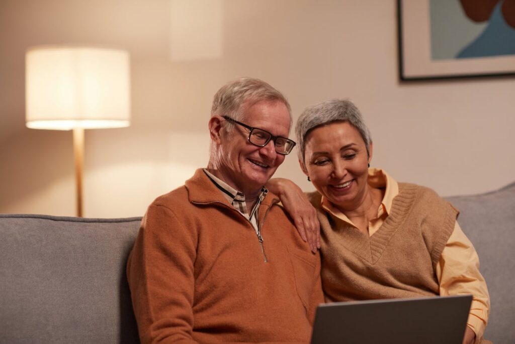 By learning how to stay safe online, Italian seniors can enjoy the many advantages that come along with the internet while proactively keeping safety at the forefront of their time surfing the web.