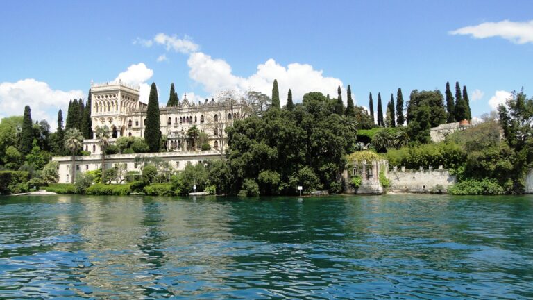 Lake Garda Travel Guide: Best Towns, Attractions, Food & Transport Tips